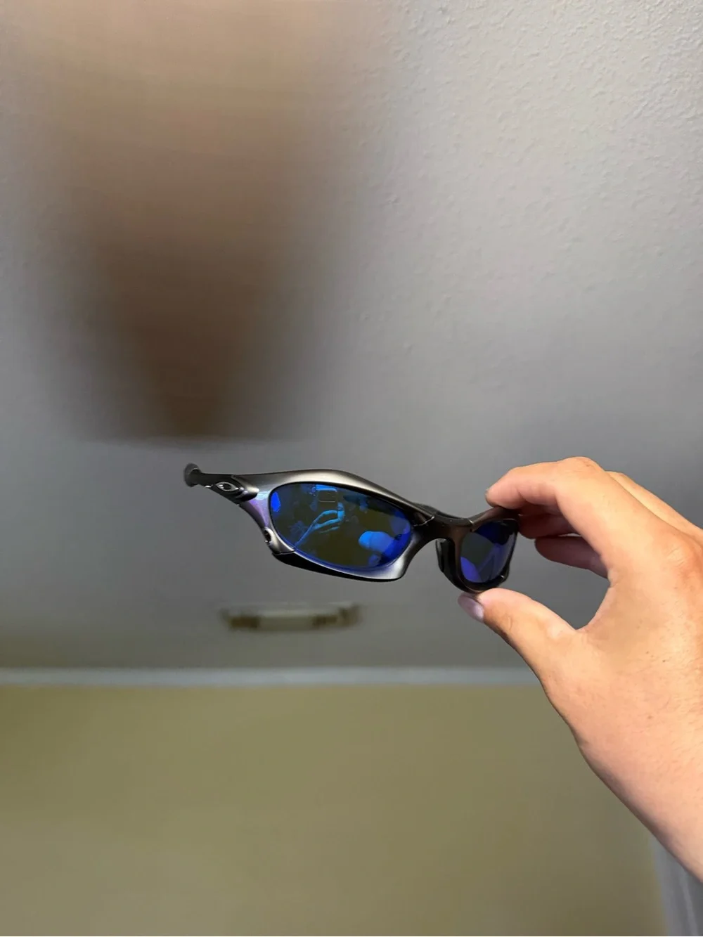 OaksMen’s Metallic Black Sunglasses with Blue Mirrored Lenses